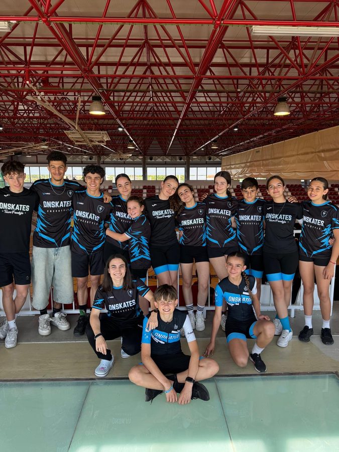 Equipo del Team Onskates al completo posando tras una jornada de las Ligas Nacionales y Autonómicas