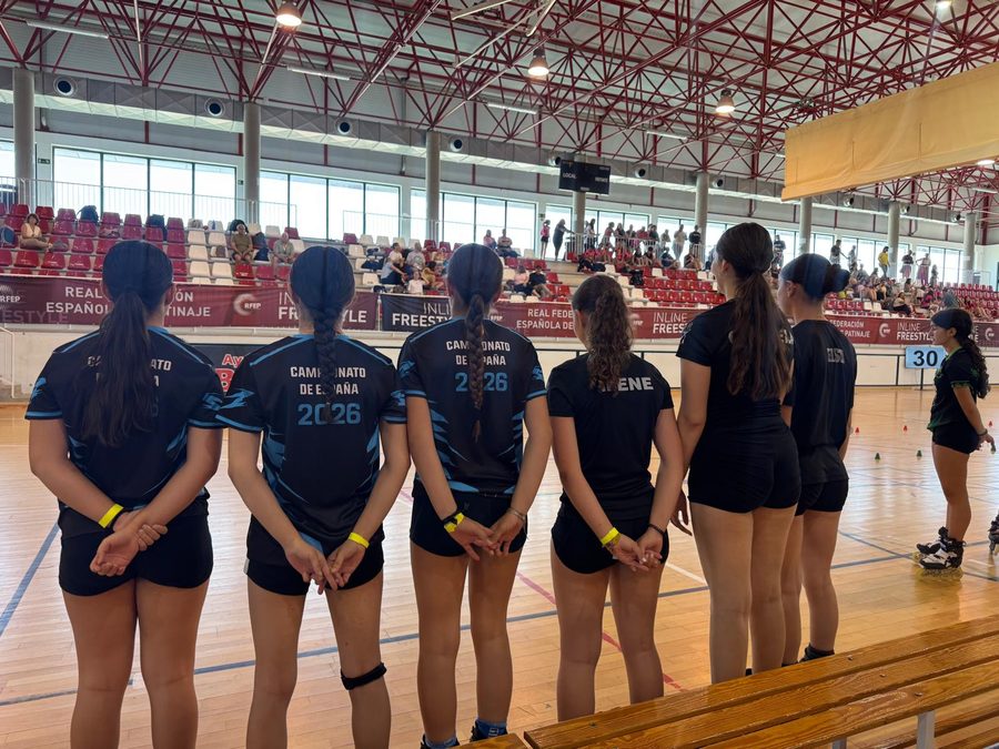 Equipo del Team Onskates alineado antes de una prueba de Team Battle Slalom en el Campeonato de España